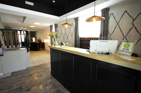 WALL&DECO' IN TV CON  HOTEL DA INCUBO