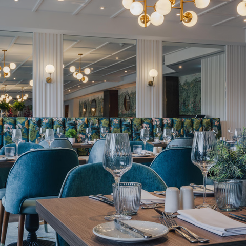 Wallpaper as atmosphere: Wall&decò for The Runnymede on Thames
