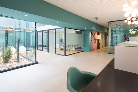 Surgery and implantology clinic - France