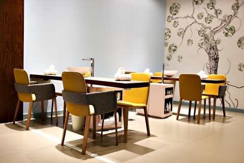 PERFECT NAILS IN RELAXING ATMOSPHERES