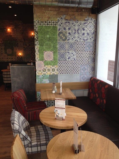 A COLAZIONE TRA LE MAIOLICHE