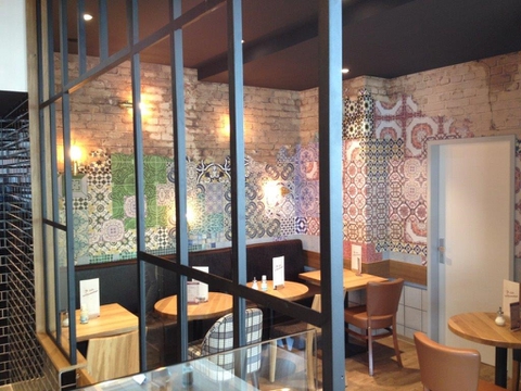 A COLAZIONE TRA LE MAIOLICHE