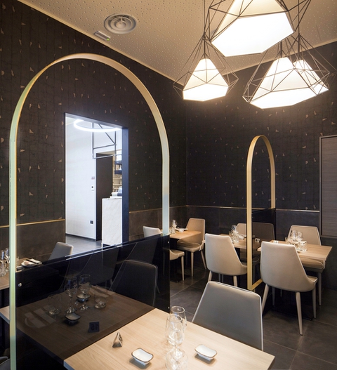ESSENTIAL WALLPAPER INTERPRETS AMICO SUSHI