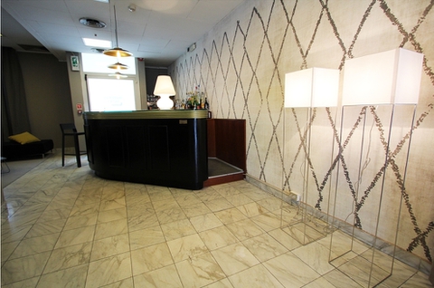 WALL&DECO' IN TV CON  HOTEL DA INCUBO