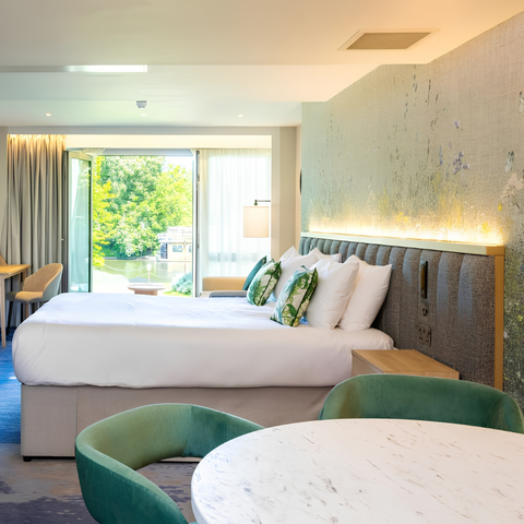 Wallpaper as atmosphere: Wall&decò for The Runnymede on Thames