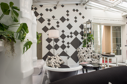 La carta da parati Wall&decò per il nuovo showroom Devon & Devon