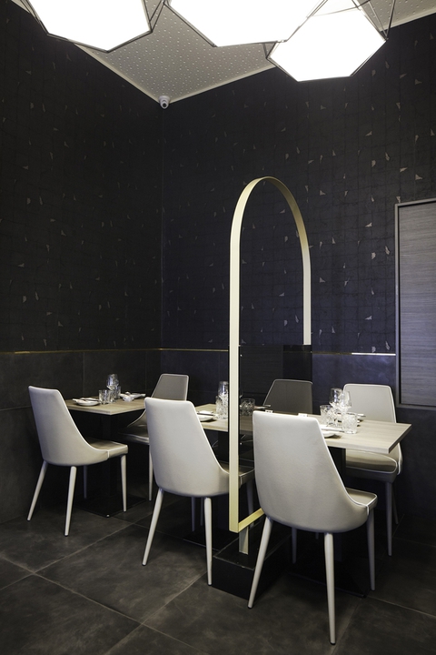 ESSENTIAL WALLPAPER INTERPRETS AMICO SUSHI